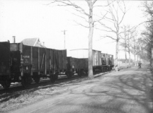 Goederentram ter hoogte van de voormalige winkel van H. Specht (Kon. Wilhelminalaan 74