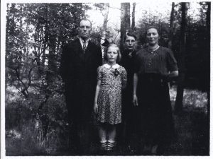 Ham Dekker, Annigje Dekker, Jan Dekker en Marrigje Dekker- Brals