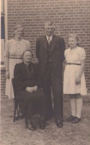 Miena van der Burg, Sjoukje Duiven, Tjibbe van der Burg en Grietje van der Burg