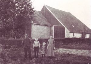 Familie Lijst - Sloppers Jaartal: rond 1935. Bron: Sander ter Haar, Giethoorn