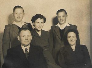 De Familie Winters: Jan, Joukje en hun kinderen Thijs,, Femmie en Lute