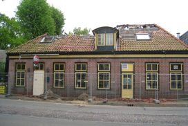 De restanten na de brand - Dorpsstraat 36 Vledder